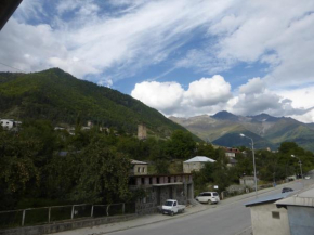 Guesthouse Mabu - 4 Newly Built Rooms in the Heart of Mestia